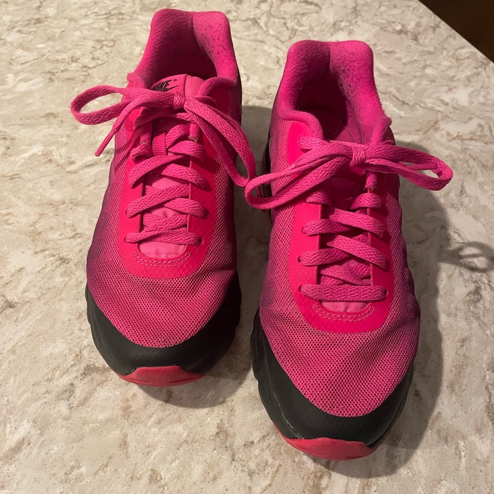 Nike women’s gym shoes